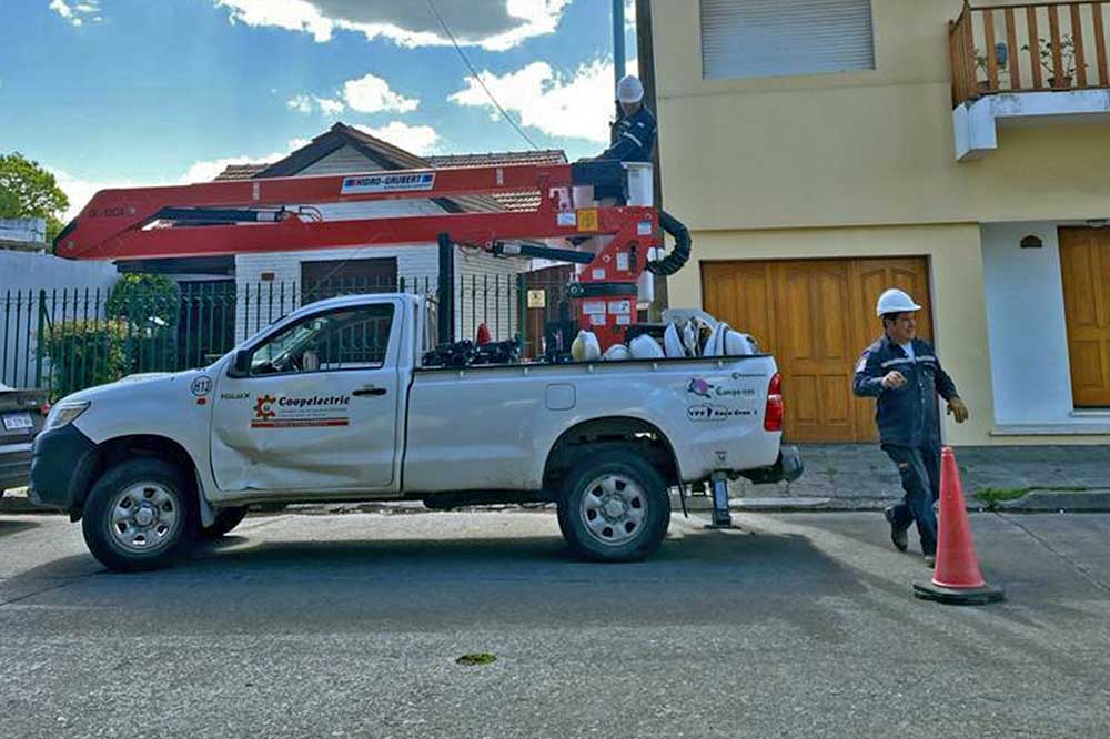 Una falla en una línea de media tensión dejó sin luz a barrios y localidades