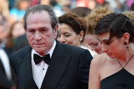 La hija de 34 años del actor Tommy Lee Jones fue encontrada muerta en un hotel de lujo.