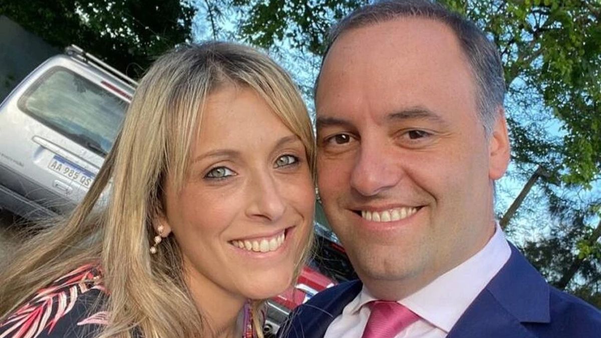 Investigan los viajes de Manuel Adorni y de su esposa