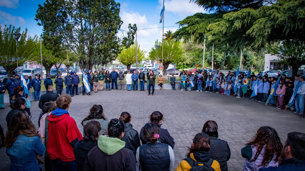 SIERRAS BAYAS COMENZÓ A CELEBRAR SUS 147 AÑOS CON UN EMOTIVO ACTO.