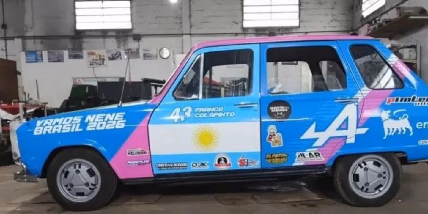 TRES AMIGOS VIAJARÁN DE SANTA FE A BRASIL EN UN RENAULT 6 PARA ALENTAR A COLAPINTO.