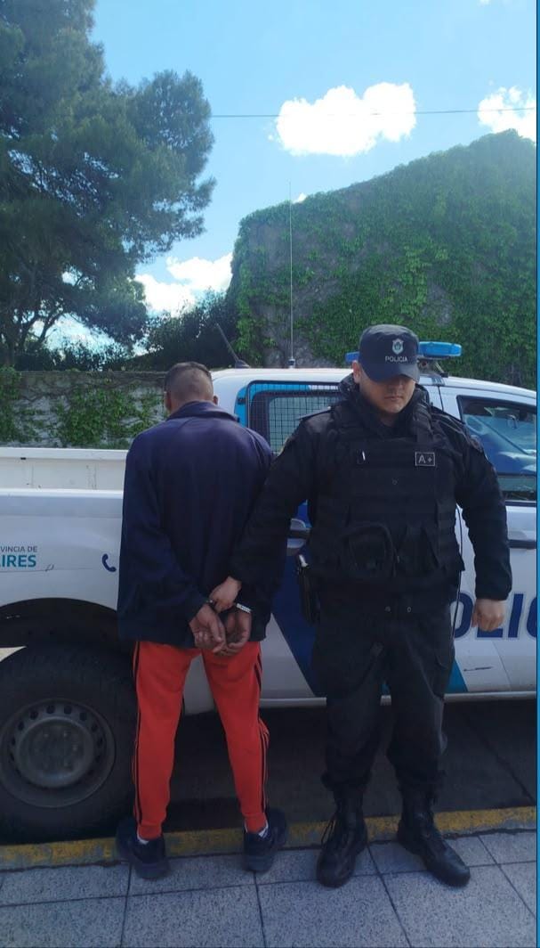 APREHENDIERON A UN JOVEN ACUSADO DE ASALTAR Y HERIR CON UN ARMA BLANCA A UN REMISERO