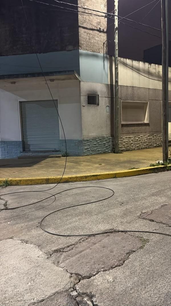 APREHENDIERON A UN HOMBRE CUANDO INTENTABA ROBAR CABLES