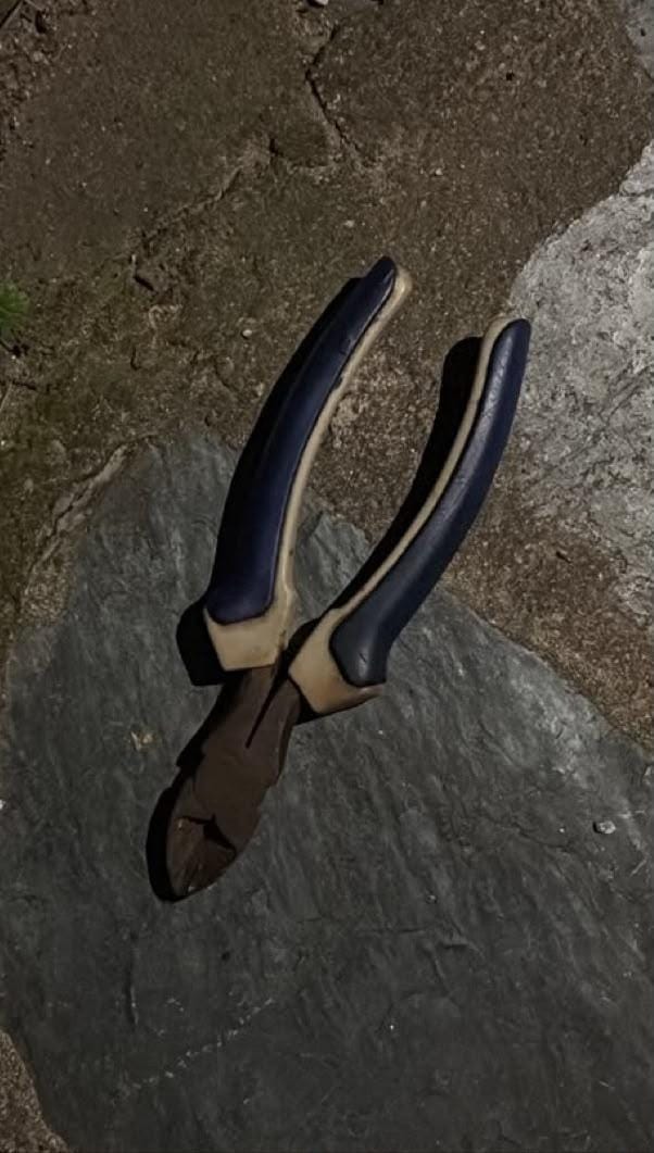 APREHENDIERON A UN HOMBRE CUANDO INTENTABA ROBAR CABLES