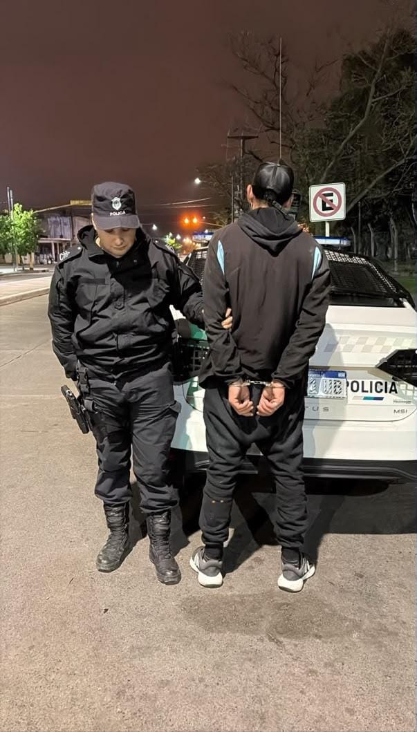 APREHENDIERON A UN HOMBRE CUANDO INTENTABA ROBAR CABLES